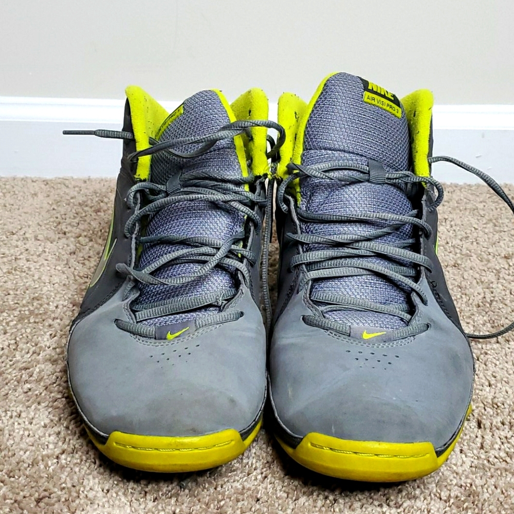 Men gym shoes